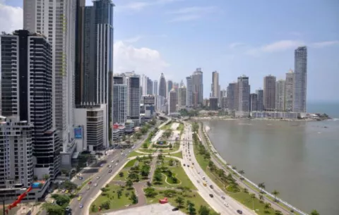 'Papeles del paraíso' en Panamá: semanario italiano revela vínculo de cuentas