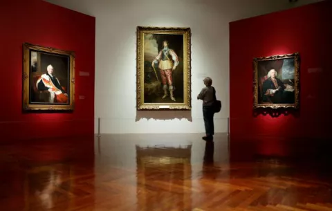 Obras pintadas con colorante de insecto mexicano son puestas en exhibición  