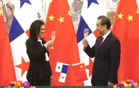 Avanzada de siete funcionarios gasta $86,953 en pasajes y viáticos a China