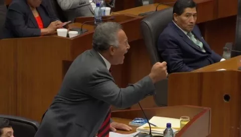 Conflicto de interés en la ATTT desata críticas contra diputado Santana