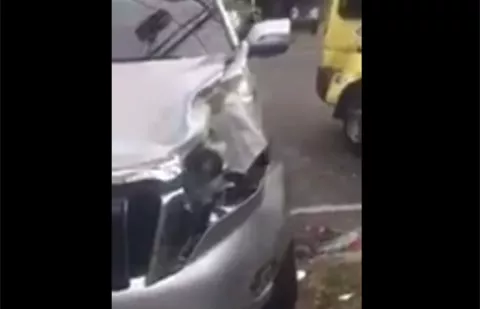 Acusan a miembro del SPI por colisión contra un busito colegial