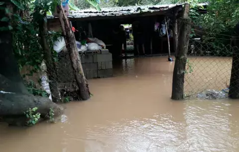 Centenares de casas afectadas por inundaciones en el distrito de Tonosí