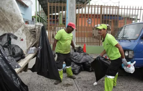 Secuestrarán bienes a los que no pagan tasa de aseo en la capital