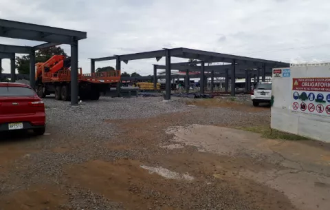 Dan ultimátum a empresa para concluir construcción de escuela