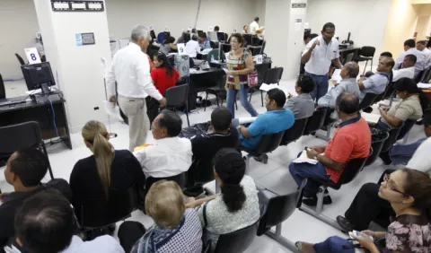 Gobierno intenta subir la recaudación de impuestos 