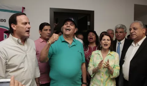 Califican como una 'vergüenza política' actuación de Rómulo Roux