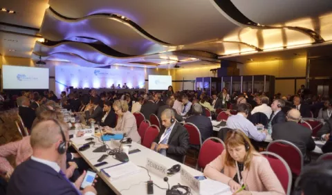 Empresarios y políticos apuestan  por eliminar trabas al comercio