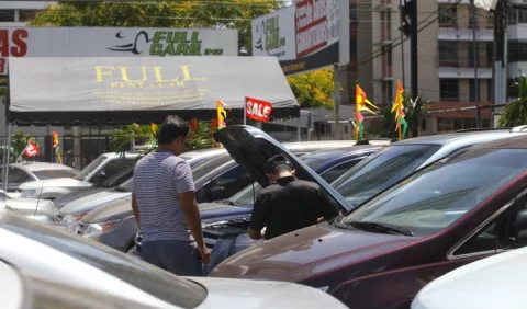 Importadores de autos y agencias  miden fuerzas