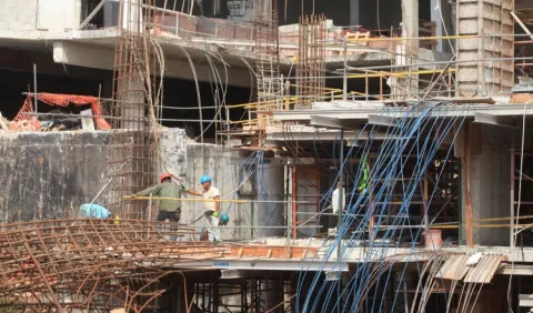 Trabajadores en contra de posición de patronos por salario mínimo