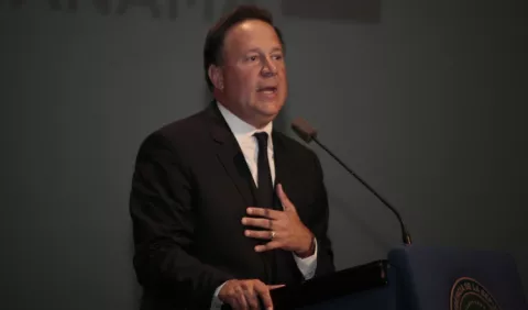 Varela ataca a quienes lo critican
