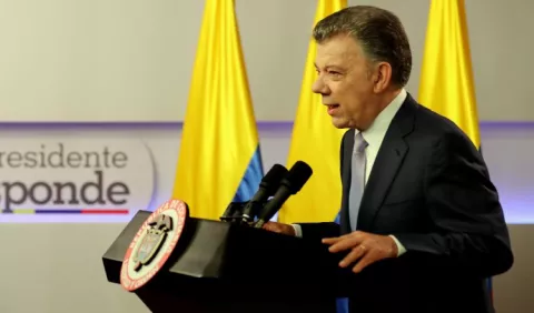 Presidente de Colombia anuncia recorte de $1,344 millones 