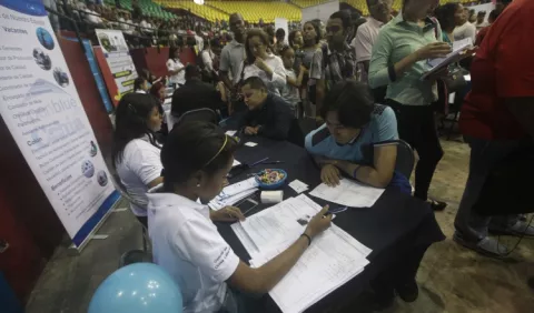 Fijación de salario mínimo, en la mira del país