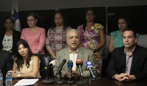 Trabajadores del CD declaran al país en estado de alerta