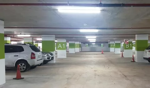 Estacionamientos de parque Francisco Arias Paredes dejaron de ser gratuitos