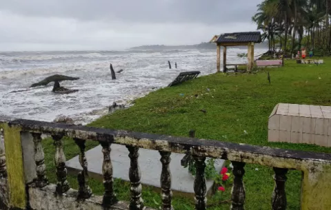 Sujeto amenaza a dos periodistas en Colón tras cobertura de lluvias