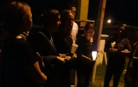 Realizan vigilia por muerte de gatos quemados por estudiantes