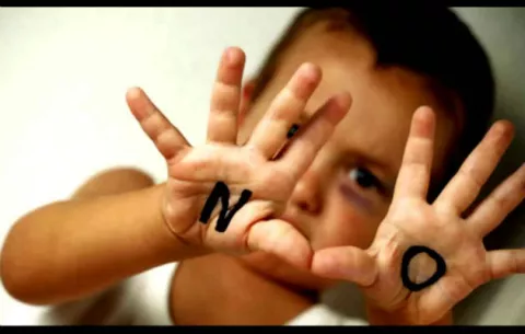 Consecuencias físicas y emocionales por abuso infantil 