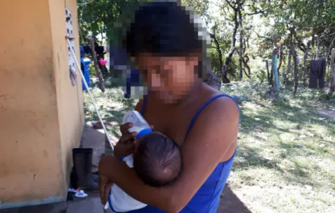 Buscan a padre de niño arrojado a la letrina en Veraguas