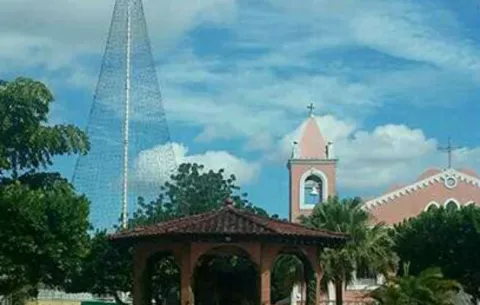 El árbol de Navidad más grande de Centroamérica está en Panamá