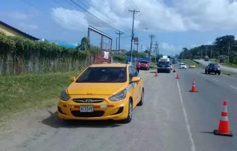 Taxista fallece en Pacora mientras cambiaba el neumático de su auto