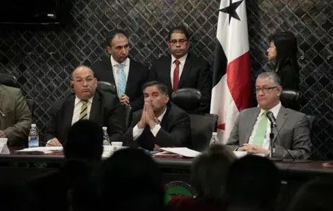 'Beby' Valderrama denuncia presión y debate forzado por magistradas 