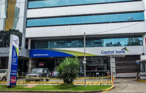 Capital Bank aclara depósitos investigados en el caso 'Blue Apple'