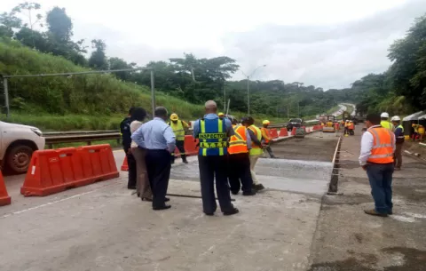 Faltan 108 losas por ser reemplazadas en la vía Centenario