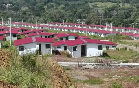 Damnificados por inundaciones aún están a la espera de casa prometida 
