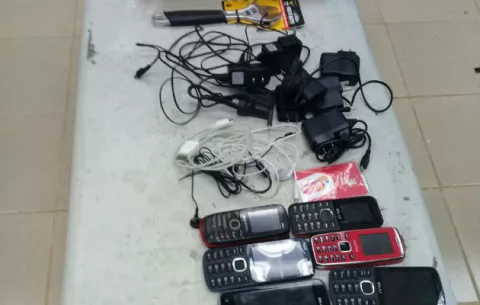 Decomisan droga, celulares y otros objetos lanzados al nuevo Centro Penal de Varones en Chiriquí