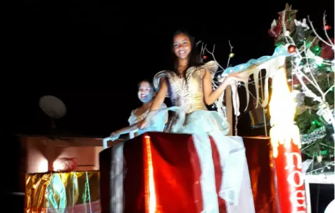 Gran desfile navideño en el distrito de La Pintada, alegría para los niños