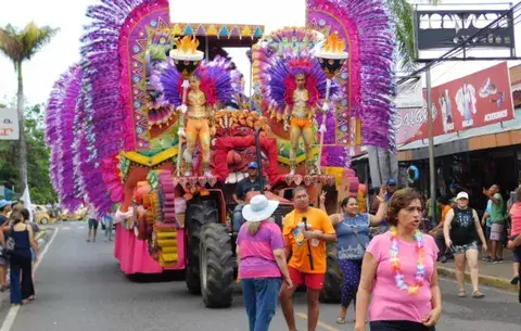 Reinas en Las Tablas se apoderaron del último día del año