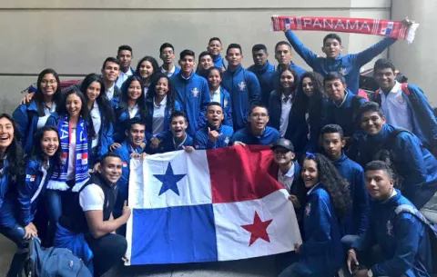 Colegio José Daniel Crespo presente en la Parada de las Rosas de Pasadena