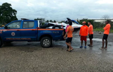 Muere menor ahogado y buscan a venezolano en playa La Angosta