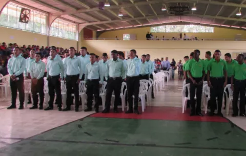 Varios jóvenes de Colón se gradúan en la escuela vocacional de Chapala