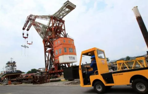 Canal de Panamá reemplazará en 2019 a la vieja grúa flotante "Titán"