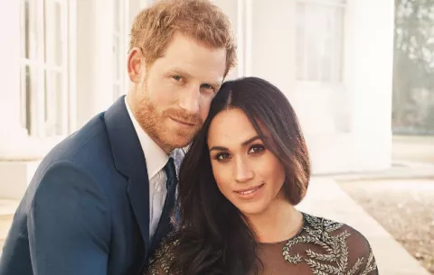 Presentan fotos oficiales del compromiso de Harry y  Meghan
