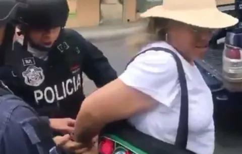 [VIDEO] Detienen a Idalia Martínez durante una protesta en "Brooklincito"