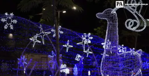 Inauguran parques iluminados que dan inicio a fiestas navideñas
