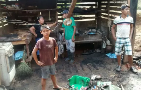 Vivienda de humilde familia es pérdida total tras incendio en Mariato
