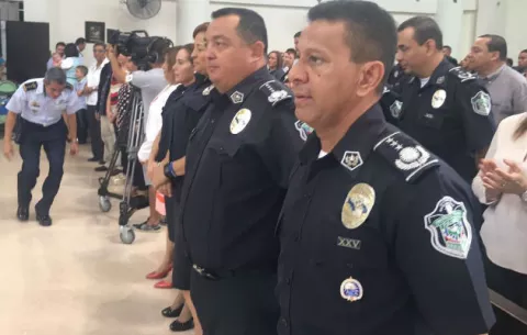 Demandan jubilaciones para comisionados con diez mil dólares