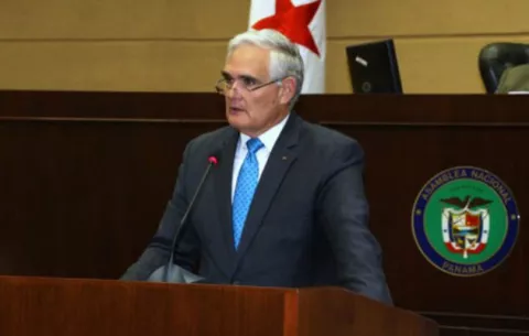 Administrador del Canal de Panamá, galardonado por el gobierno de Japón
