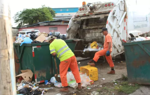 Aumenta el caos de la recolección de basura por época navideña