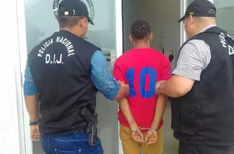 Hombre le roba a una menor de edad; se habían citado por redes sociales