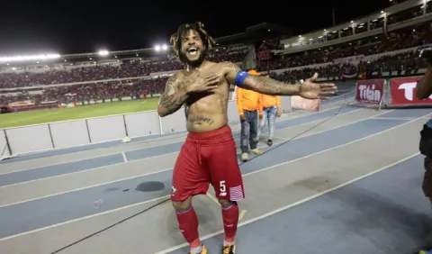 Román Torres entra en la galería de muñecos de fin de año