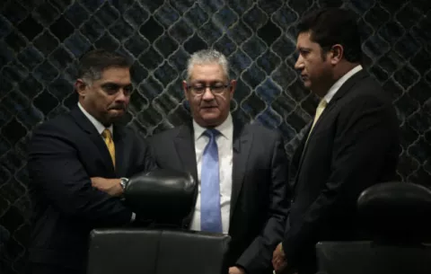 Gobierno cambió de estrategia para respaldar a Tovar y Moore
