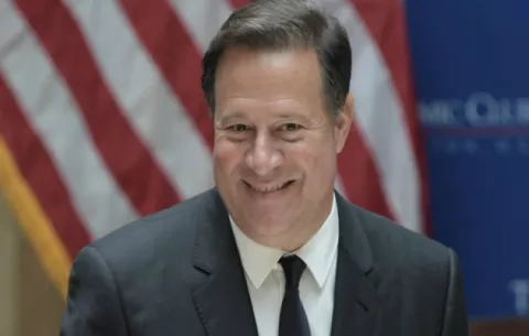 Juan Carlos Varela se va de fiesta y regresará el 2 de enero al país
