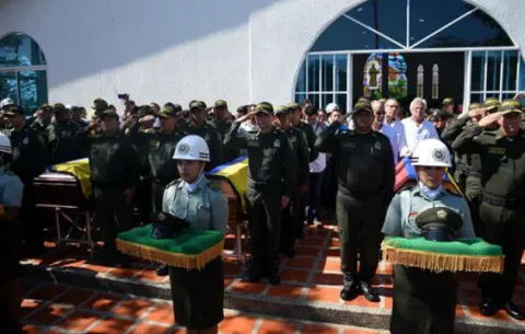Detienen a cuatro personas tras atentados contra la policía en Colombia 