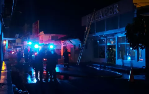 Sofocan incendio en almacén de ropa en Chitré