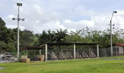 Sobrecosto en luminarias para cuadro deportivo de Huile, Arraiján