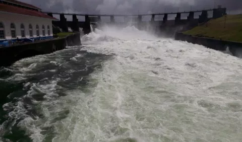 ACP realizó ayer vertido de aguas del Canal